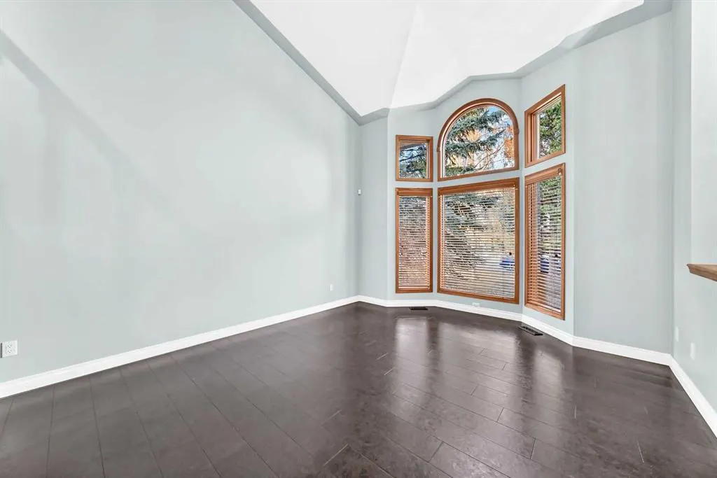 120 Woodacres Drive SW