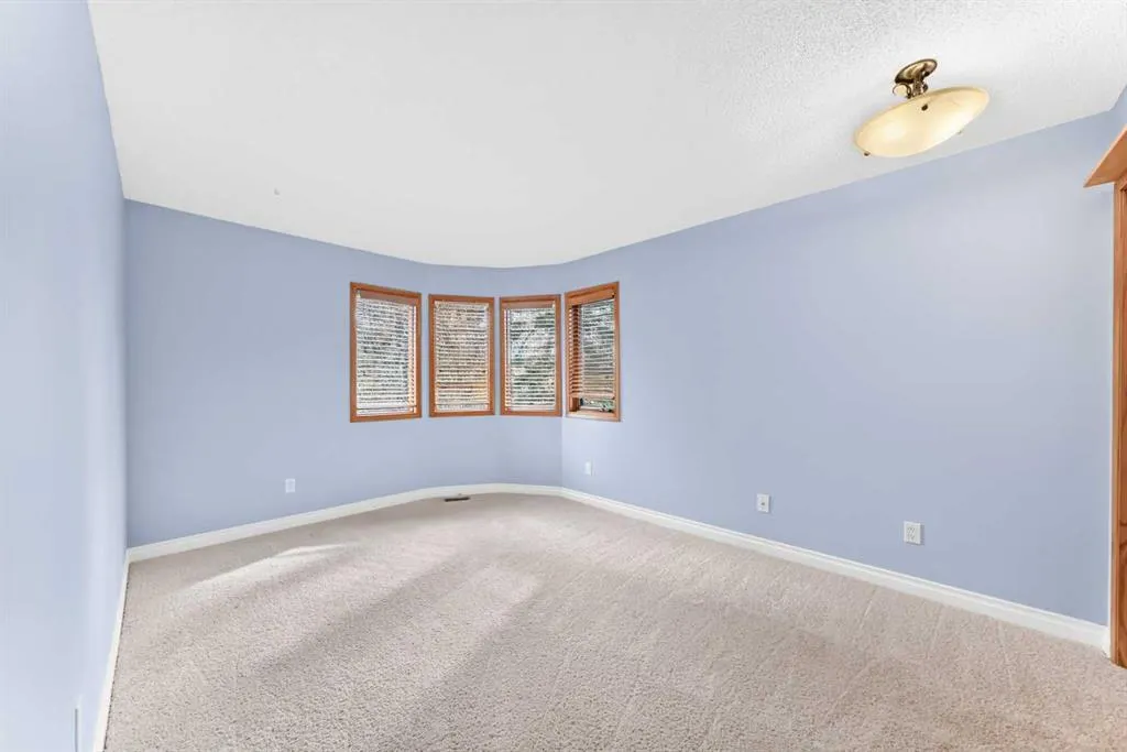 120 Woodacres Drive SW
