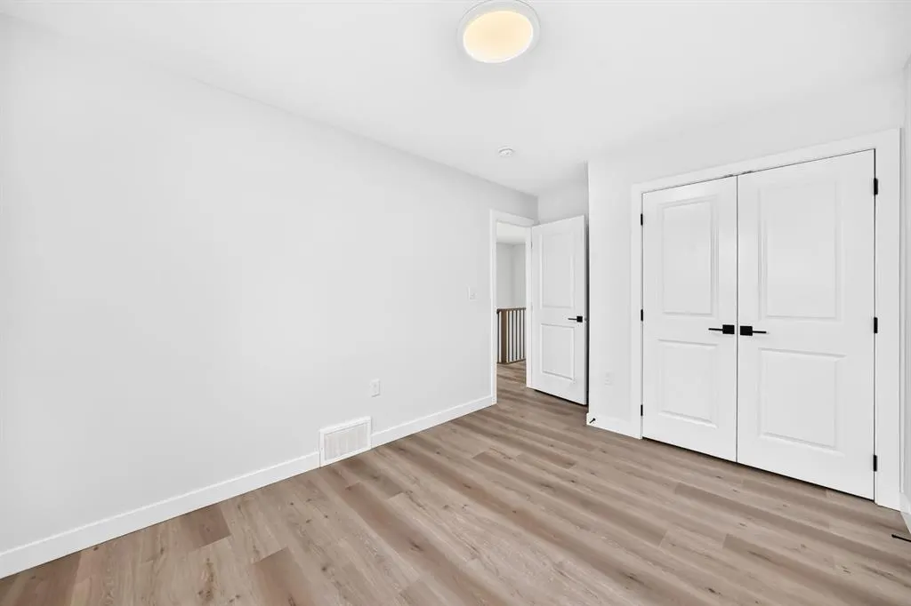 9 LANDSDOWN Close