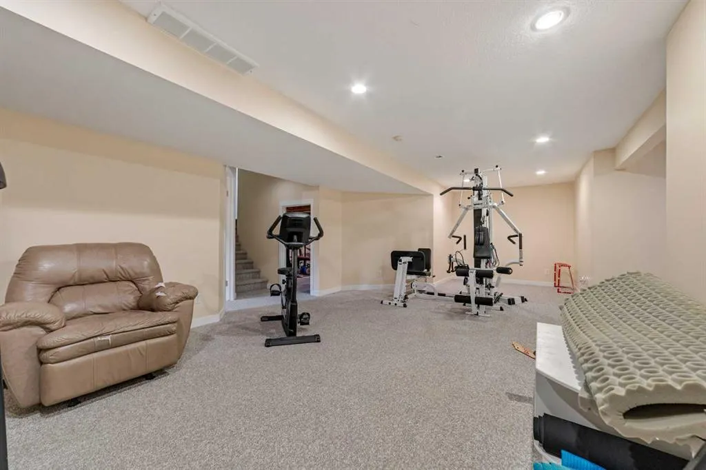 27 Fairmont Garden Road S