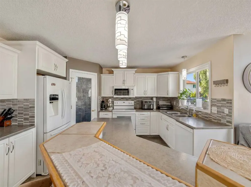 27 Fairmont Garden Road S