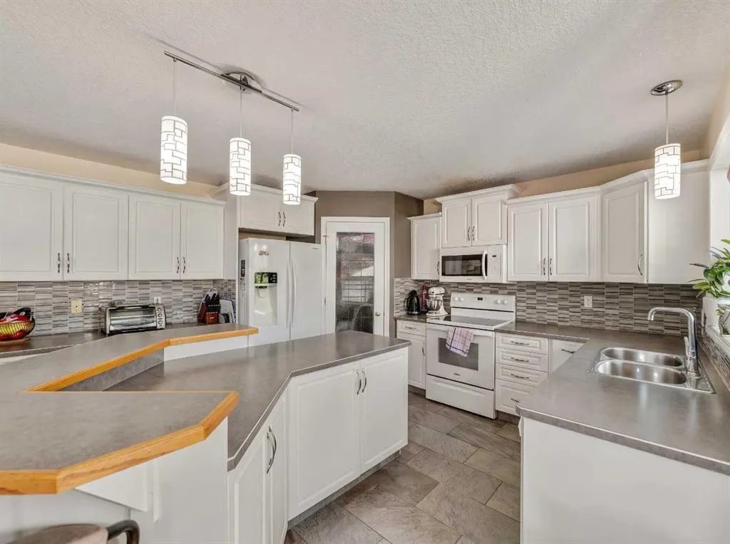 27 Fairmont Garden Road S