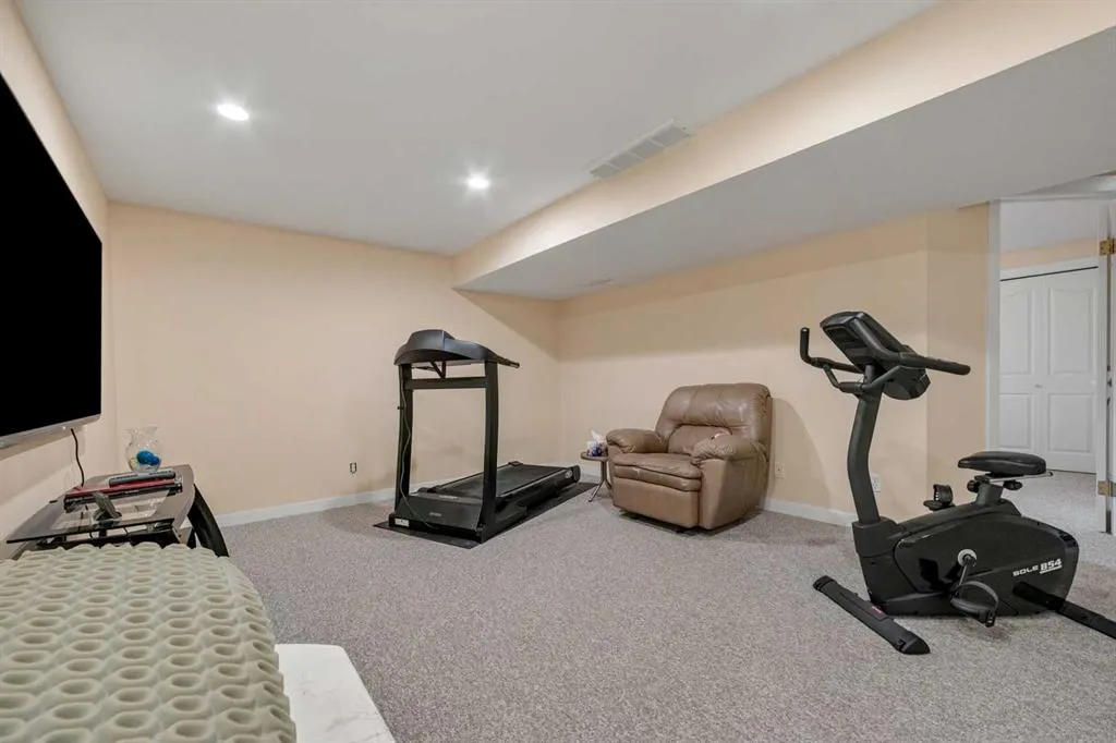27 Fairmont Garden Road S