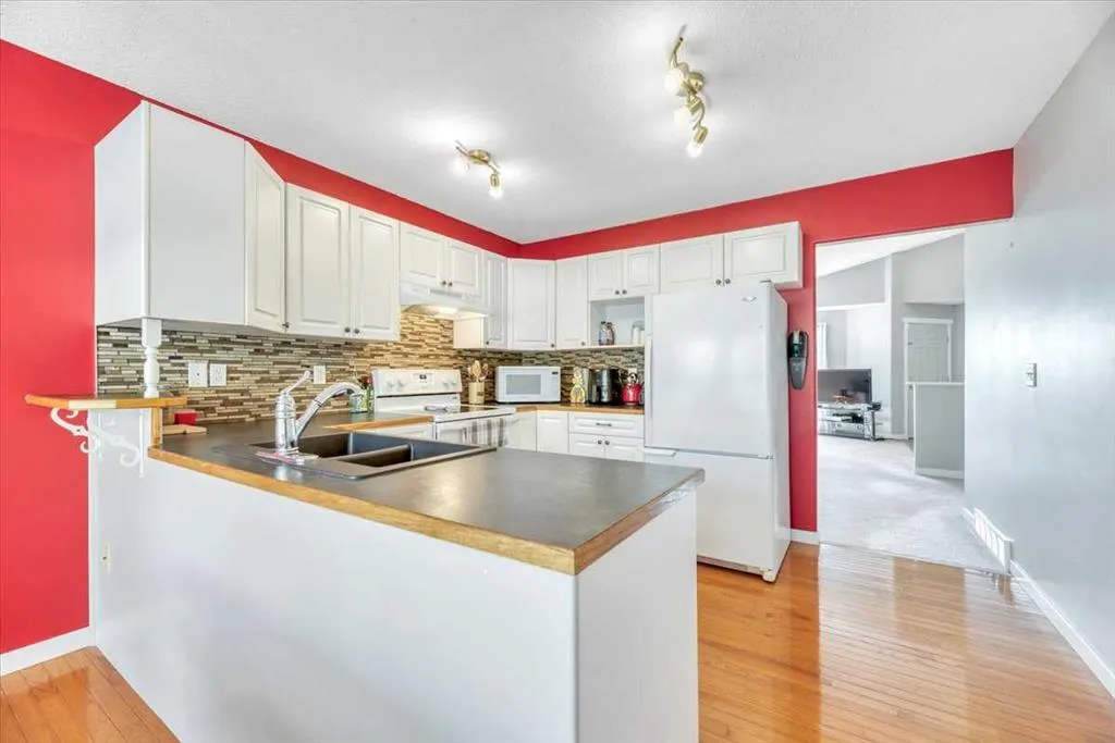 94 Parklane Drive