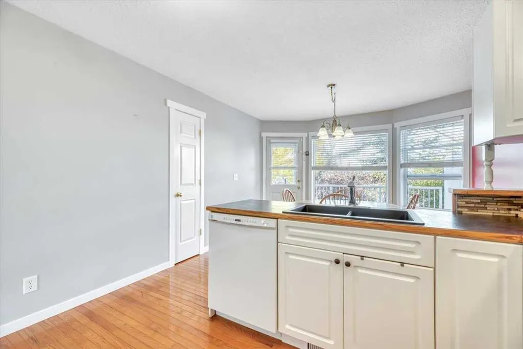 94 Parklane Drive