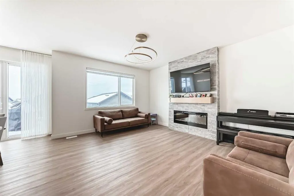 137 Verity Manor SW