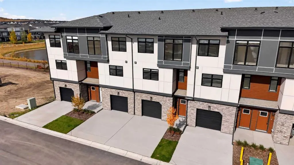 30 Creekside Villas SW #704