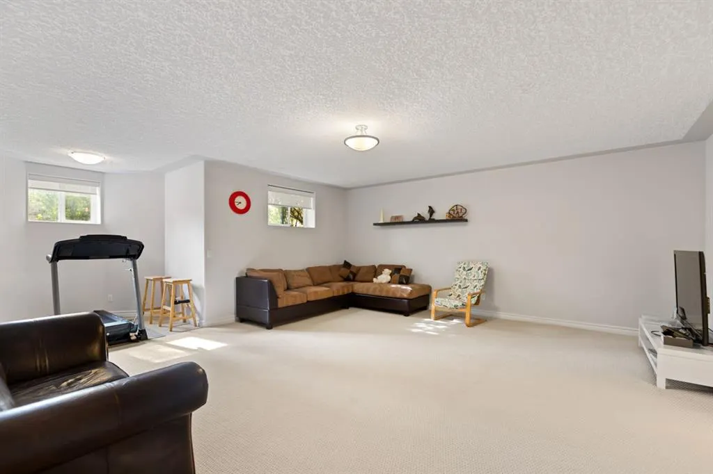 63 West Cedar Rise SW