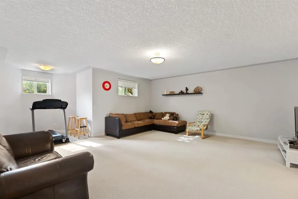 63 West Cedar Rise SW