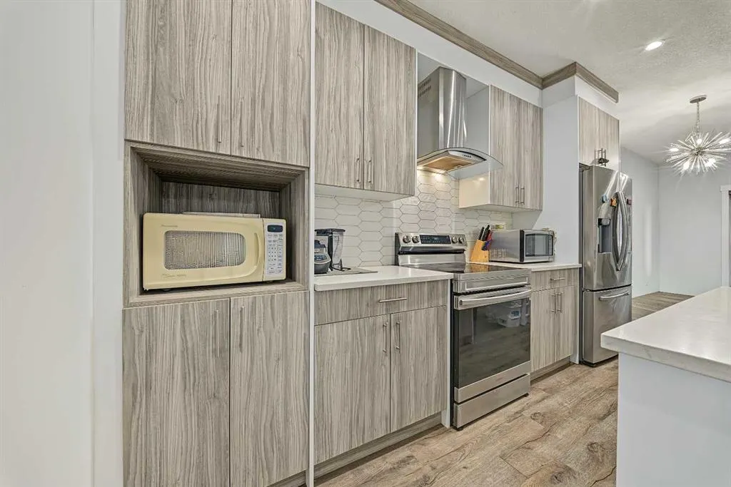 95 Skyview Close NE #708