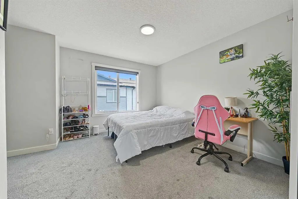 95 Skyview Close NE #708