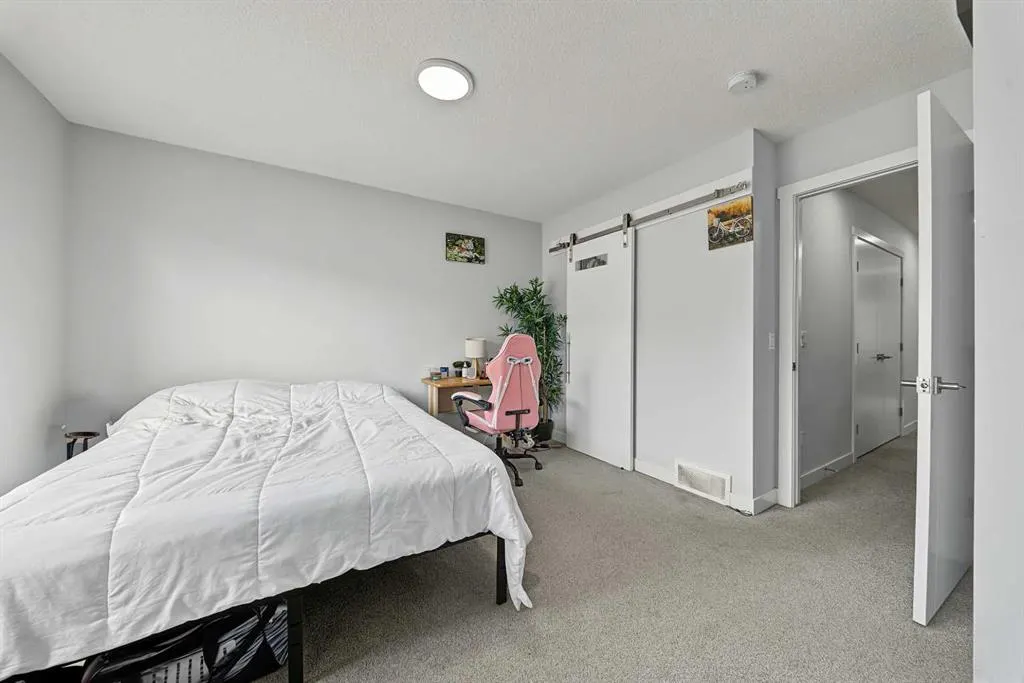 95 Skyview Close NE #708
