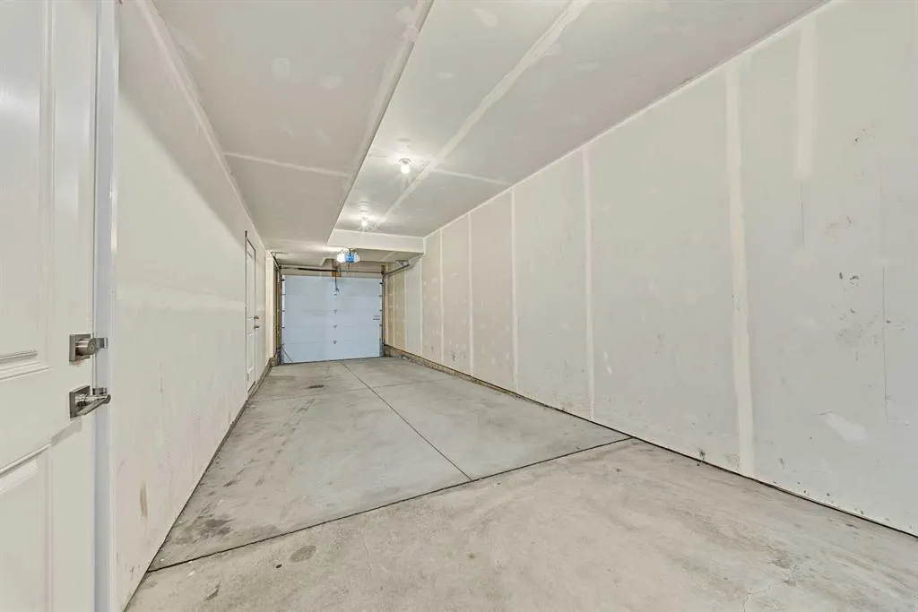 95 Skyview Close NE #708
