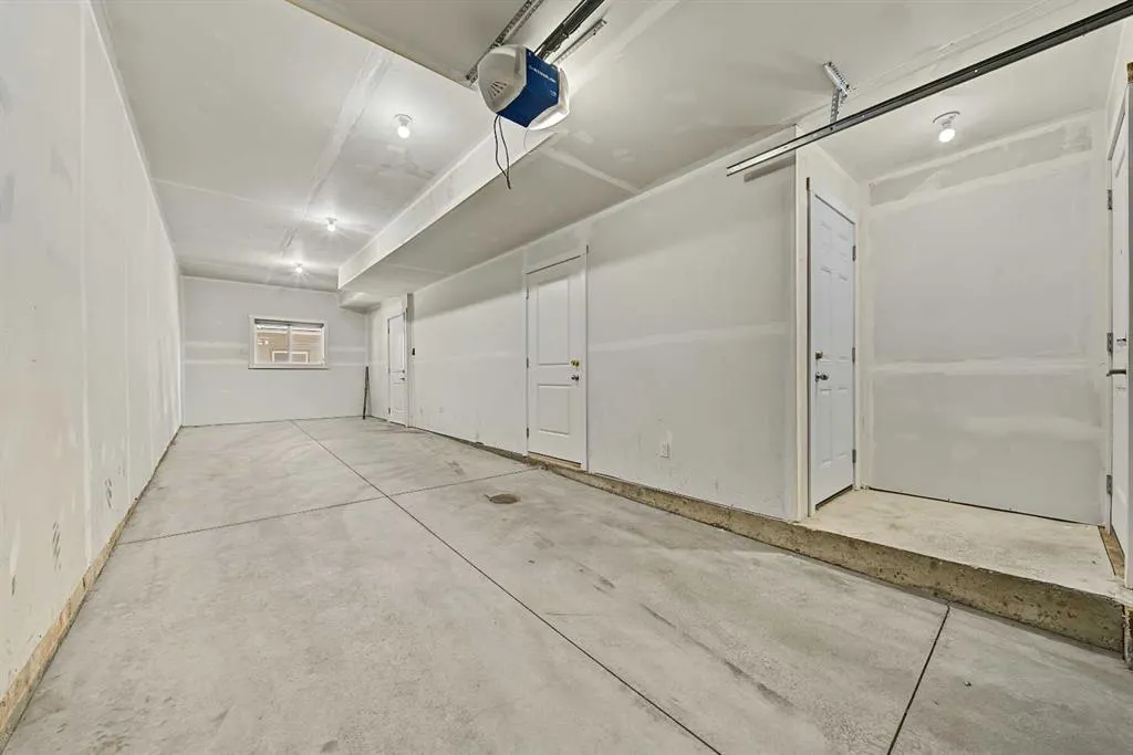 95 Skyview Close NE #708