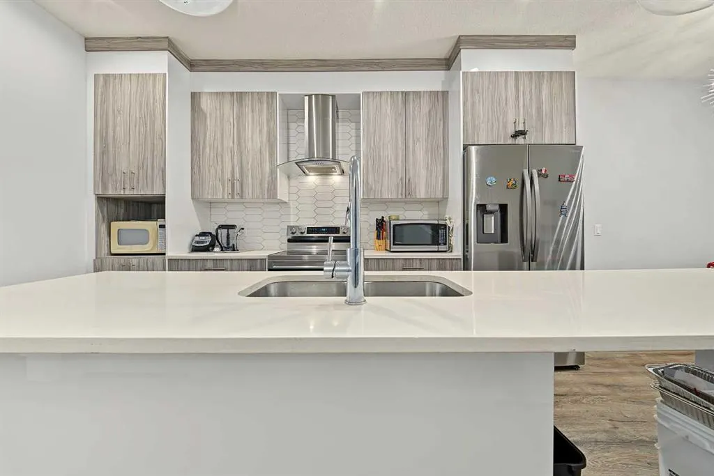 95 Skyview Close NE #708