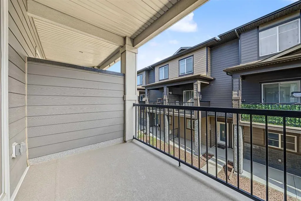 95 Skyview Close NE #708