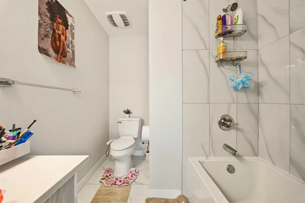 95 Skyview Close NE #708