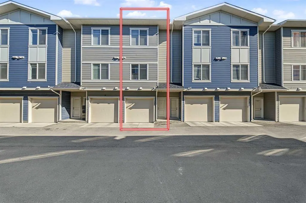 95 Skyview Close NE #708