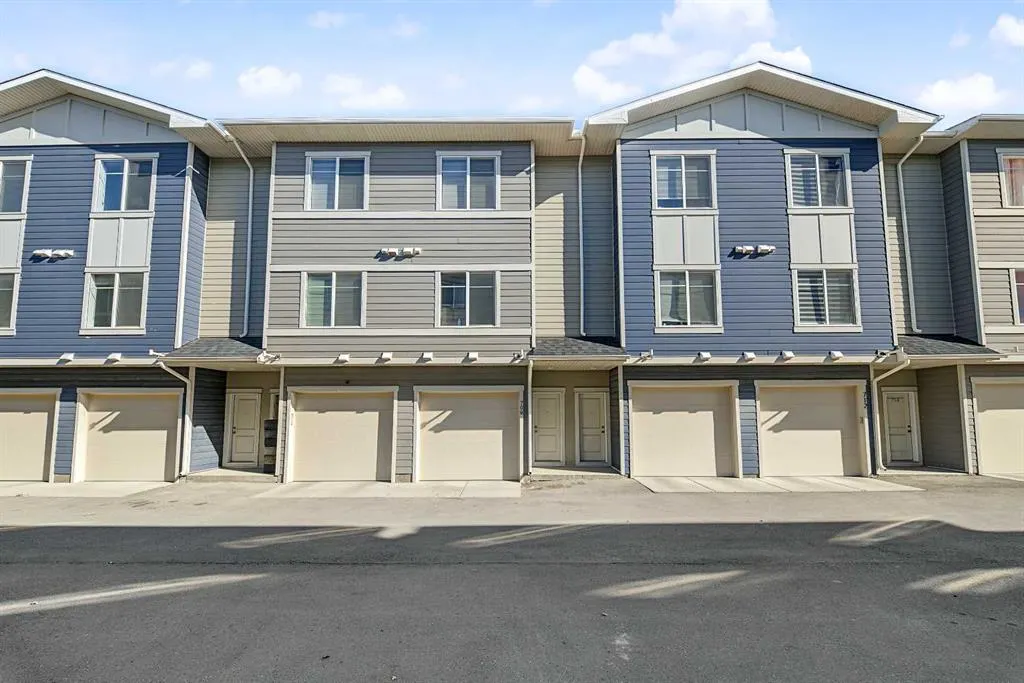 95 Skyview Close NE #708