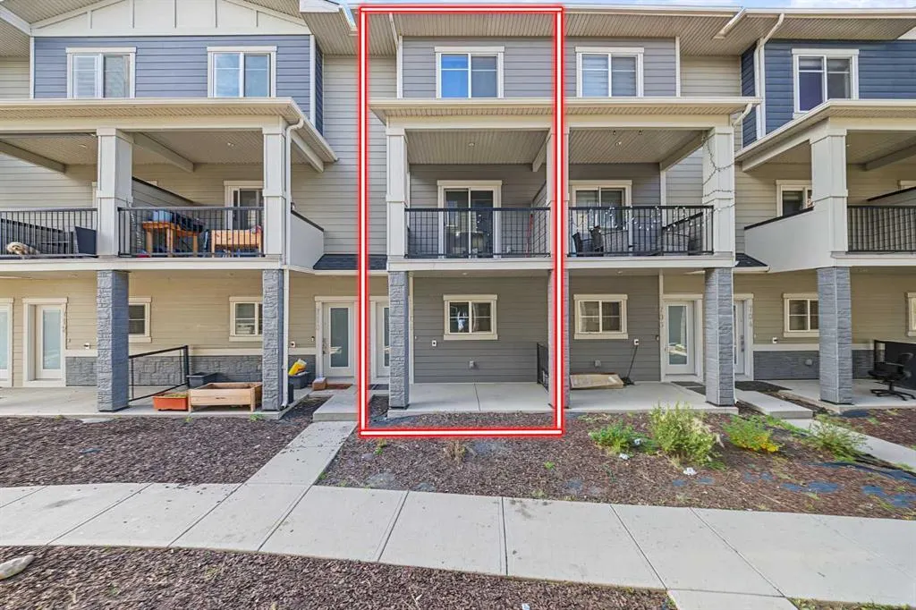 95 Skyview Close NE #708