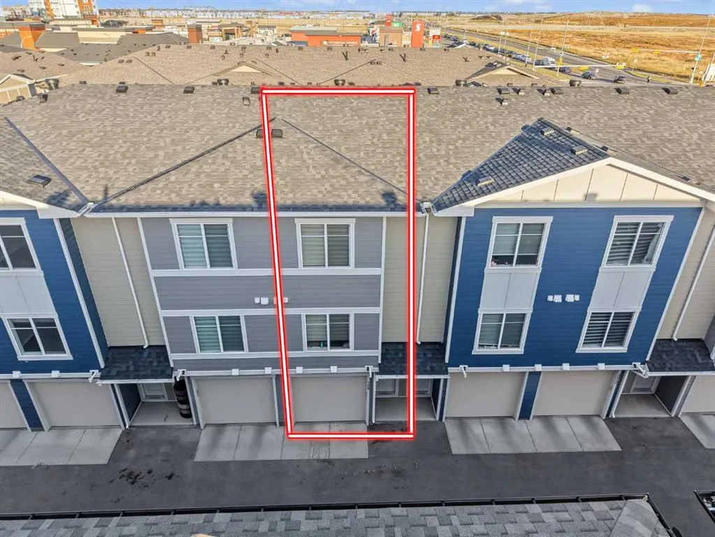 95 Skyview Close NE #708