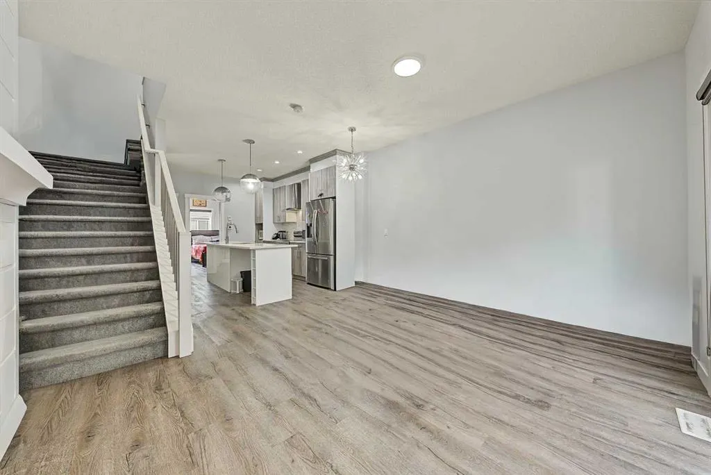 95 Skyview Close NE #708