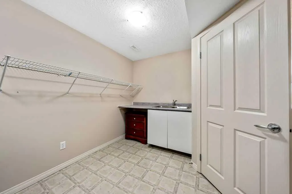 31 Springbank Terrace SW