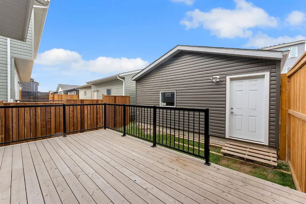 164 Rowmont Boulevard NW