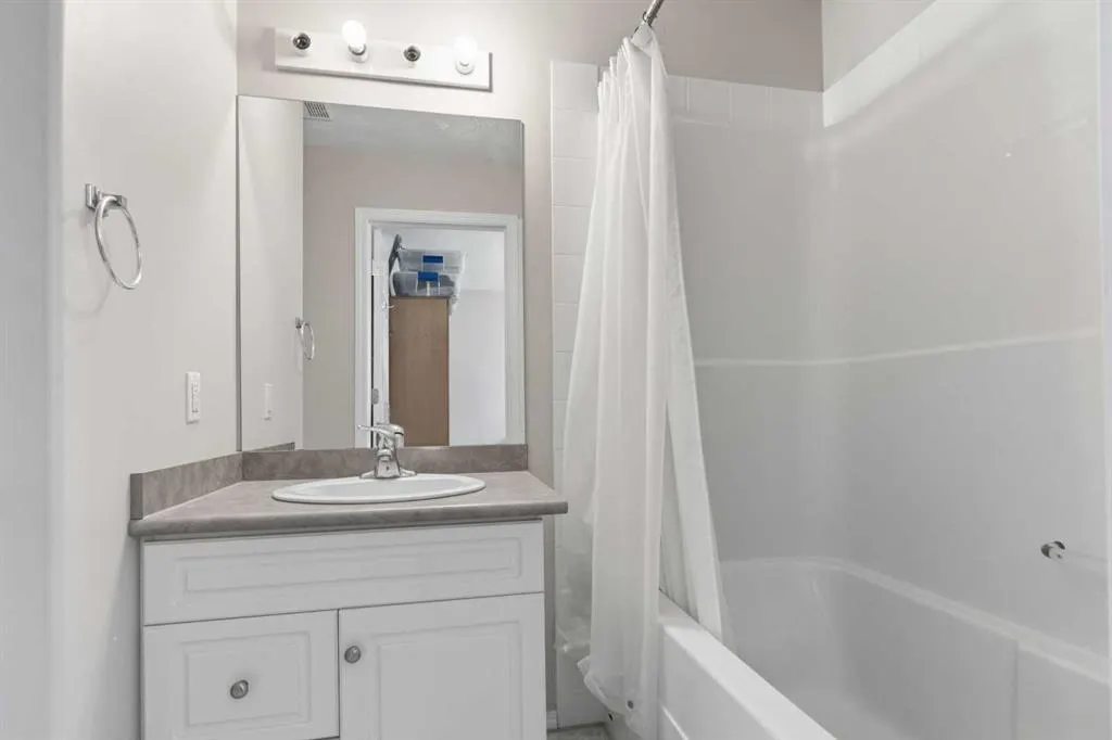 105 Loutit Road #808