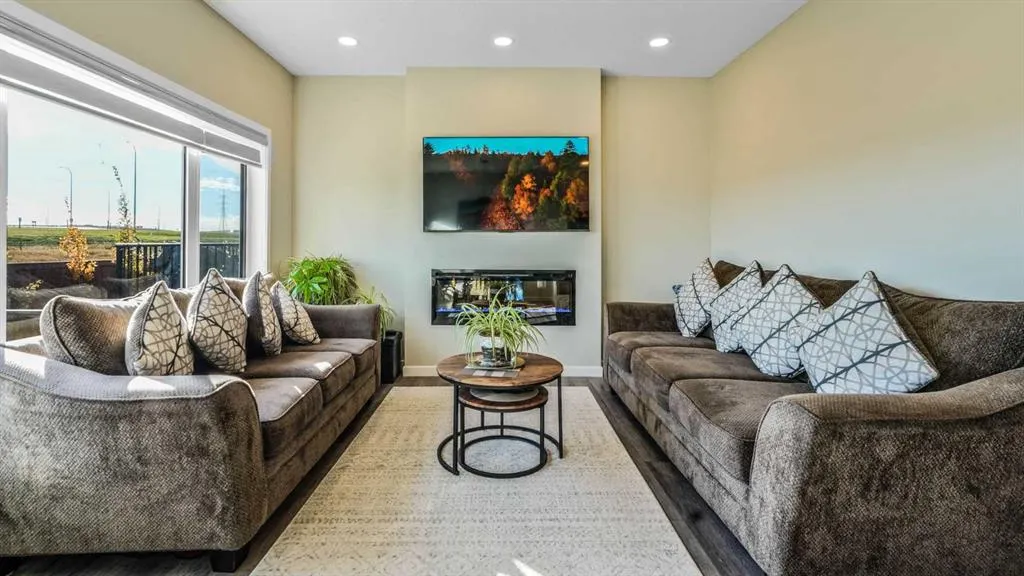 234 Carringsby Way NW