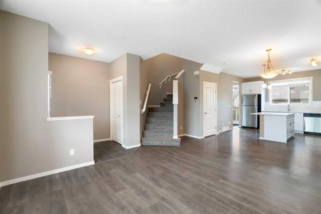 372 Kingsmere Way SE