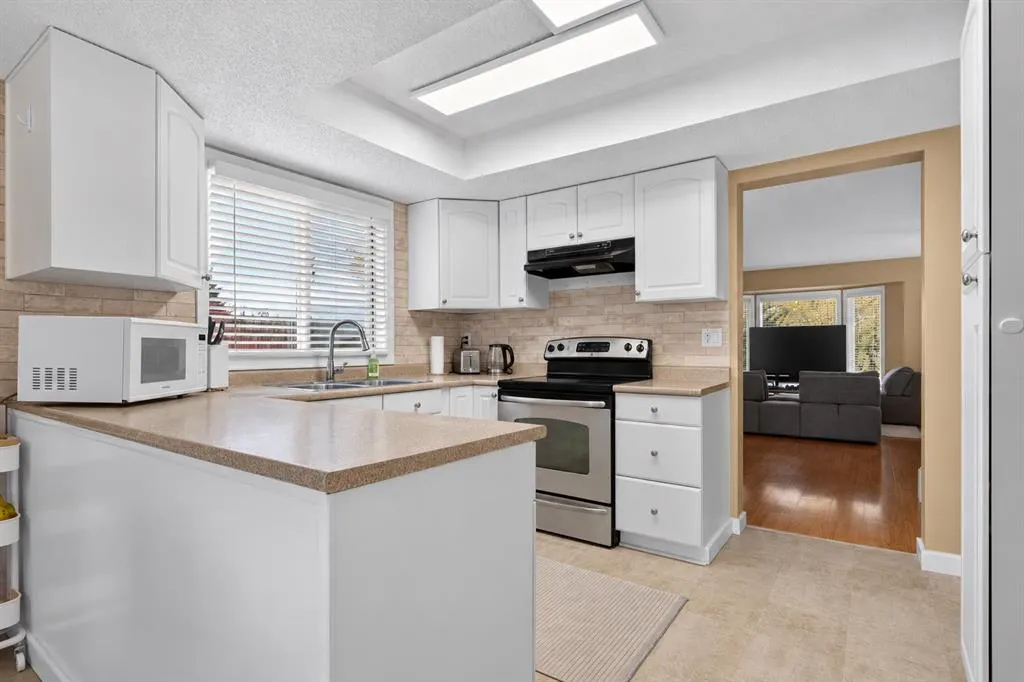 52 Cedargrove Way SW