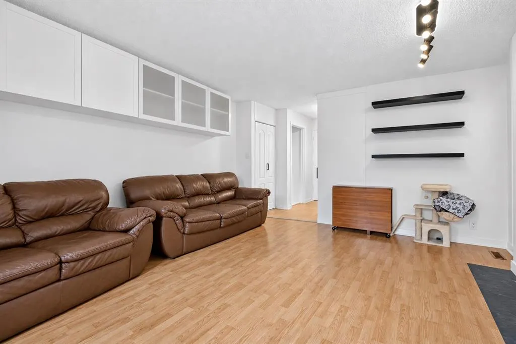 52 Cedargrove Way SW