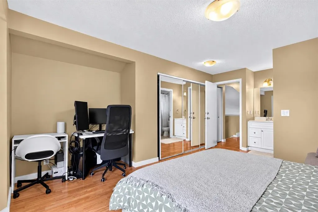 52 Cedargrove Way SW