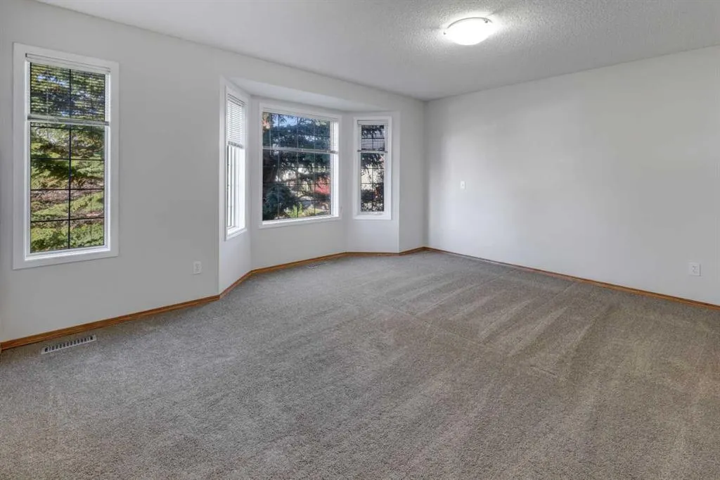 28 Woodside Circle NW