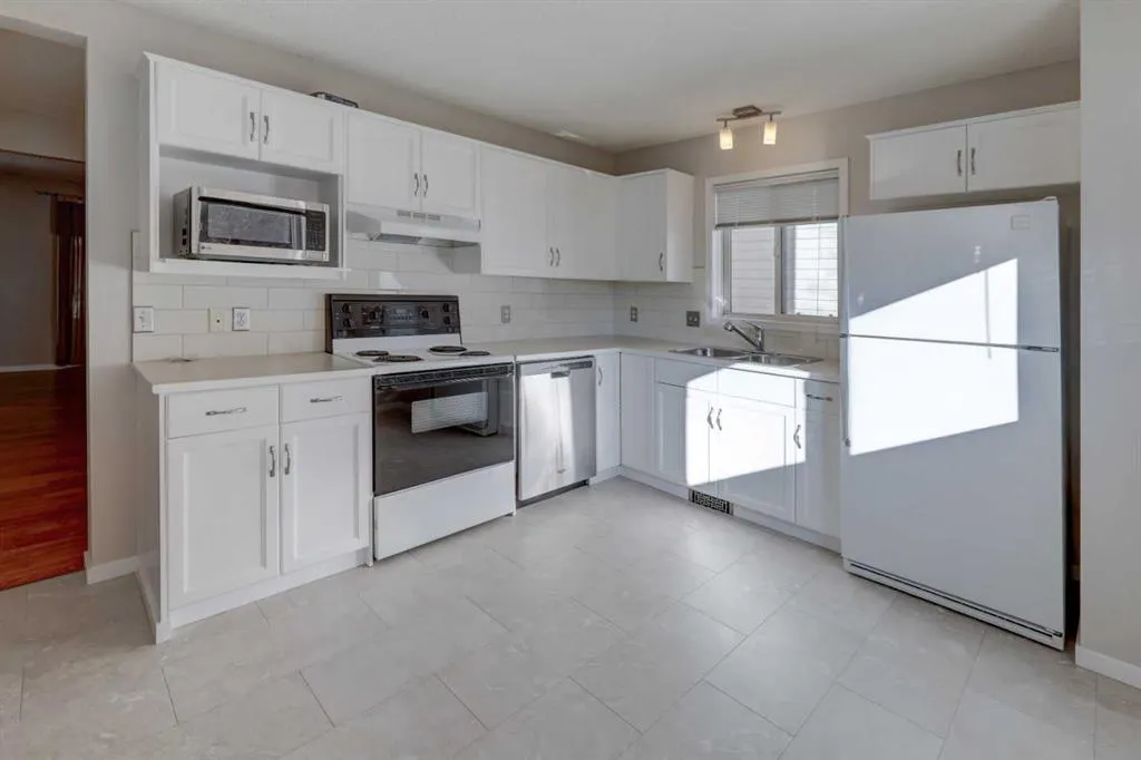 28 Woodside Circle NW