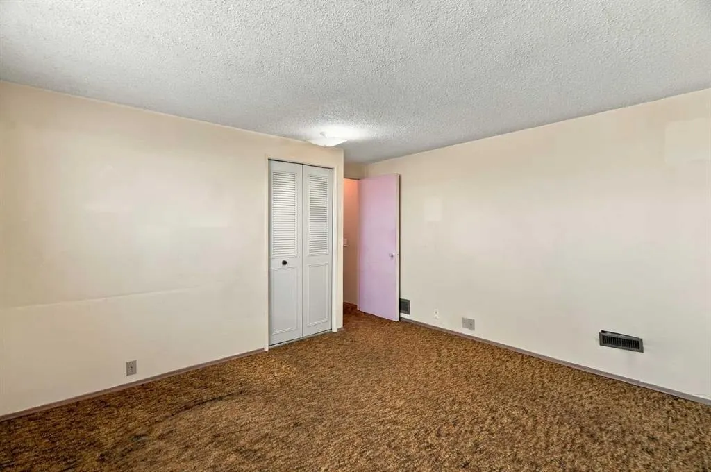 556 Lysander Drive SE
