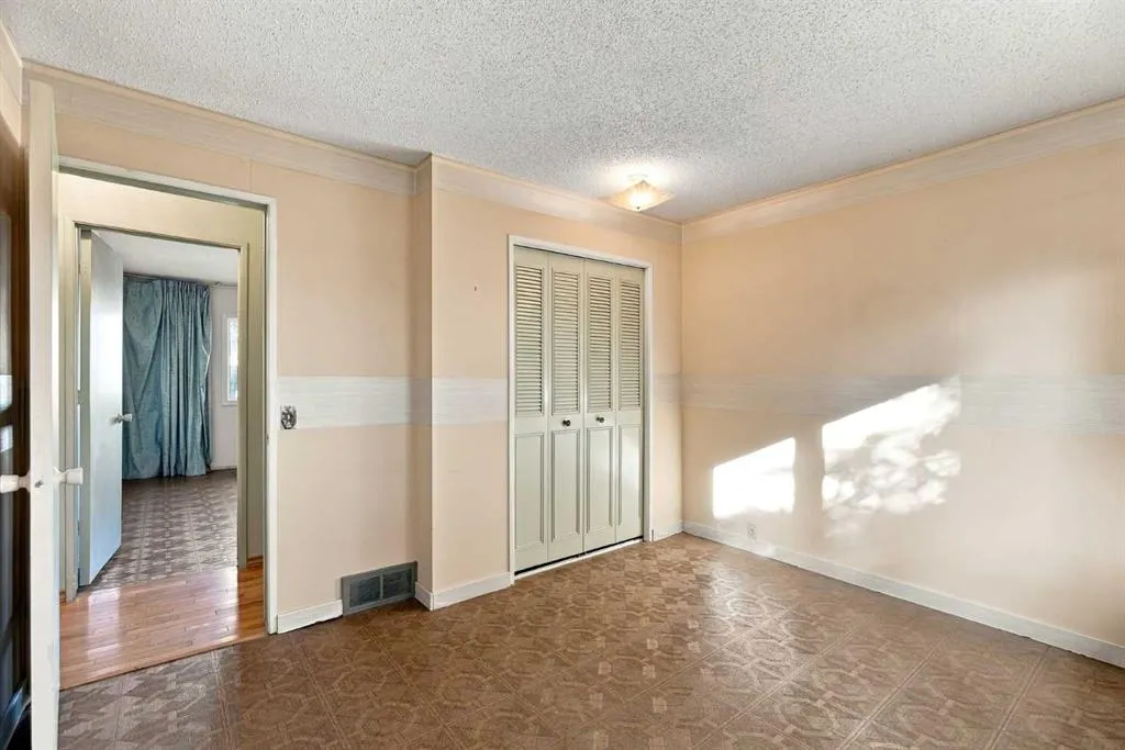 556 Lysander Drive SE