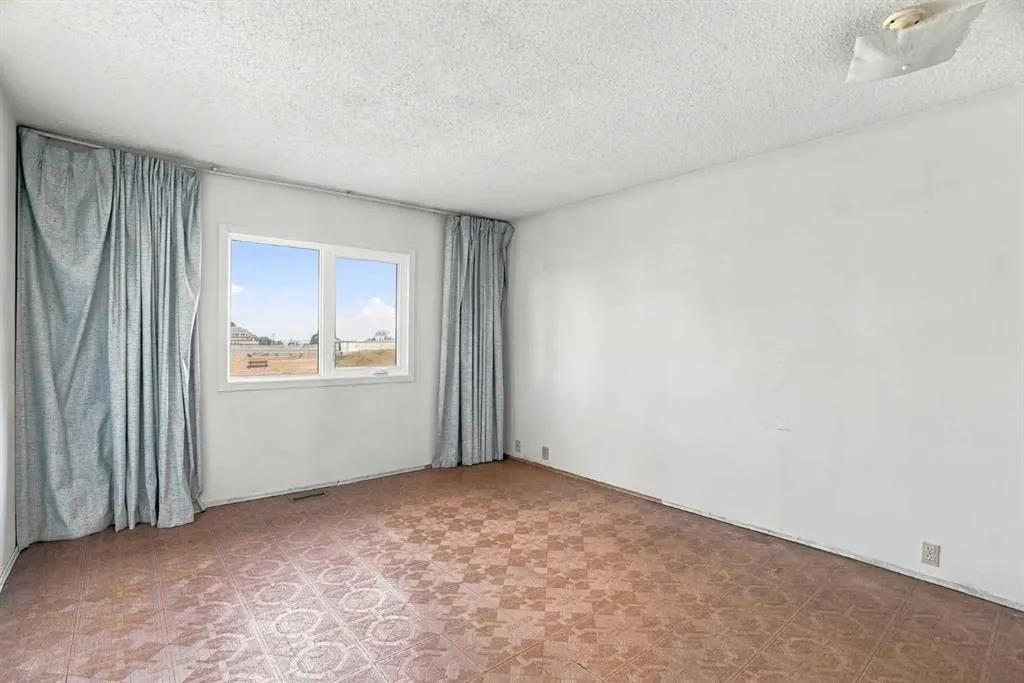 556 Lysander Drive SE