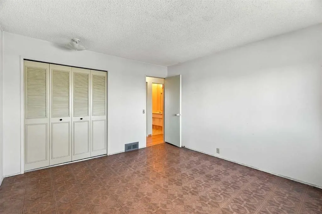 556 Lysander Drive SE
