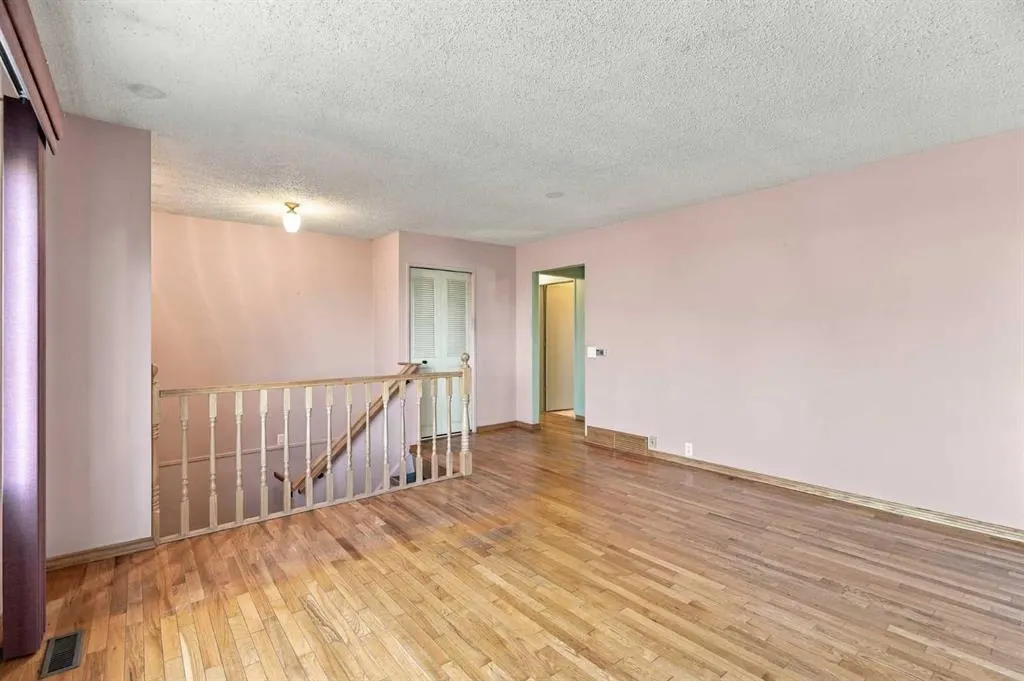 556 Lysander Drive SE