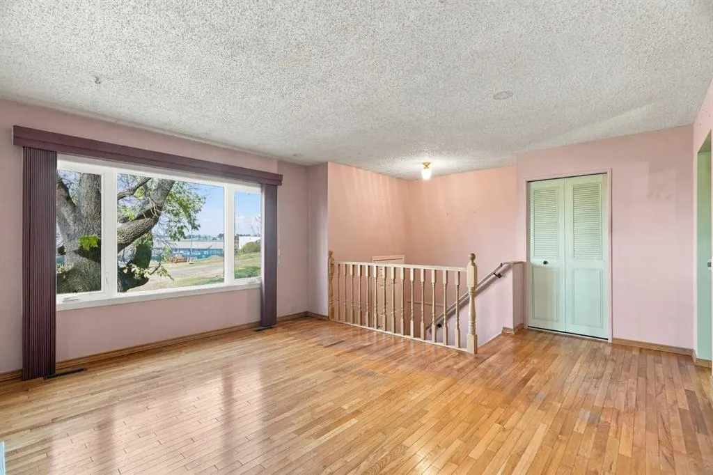 556 Lysander Drive SE