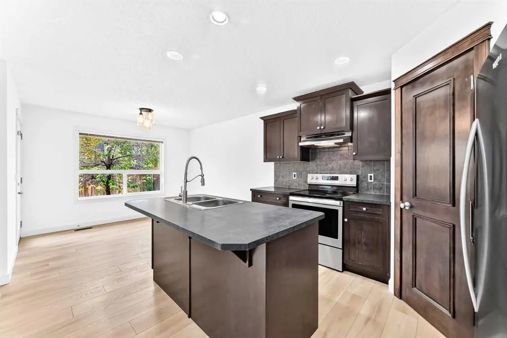 210 Brightonstone Green SE