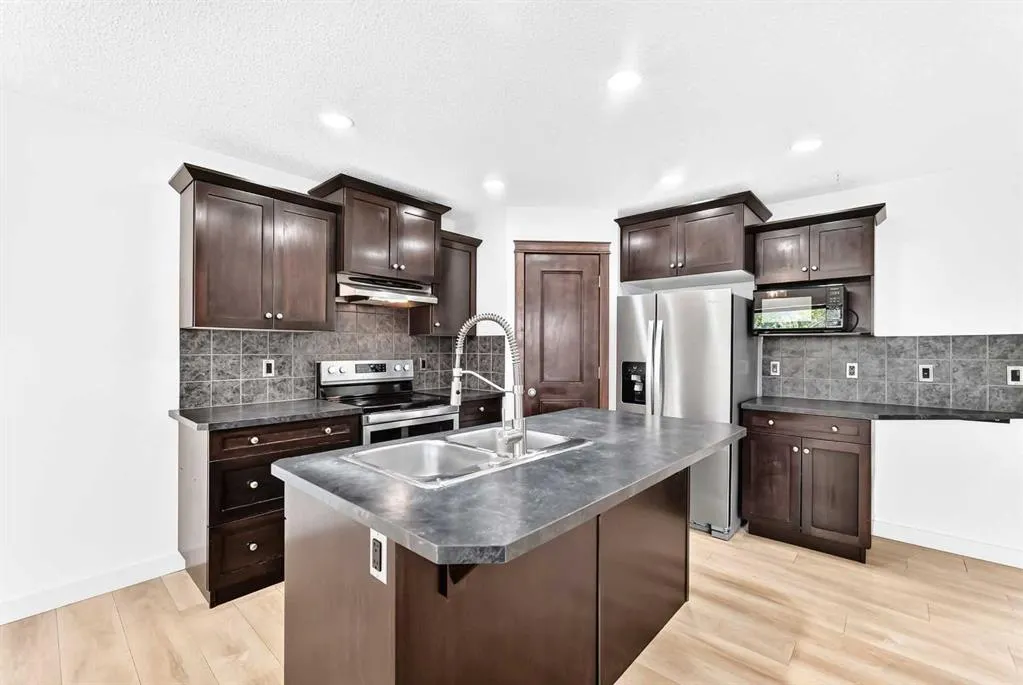 210 Brightonstone Green SE