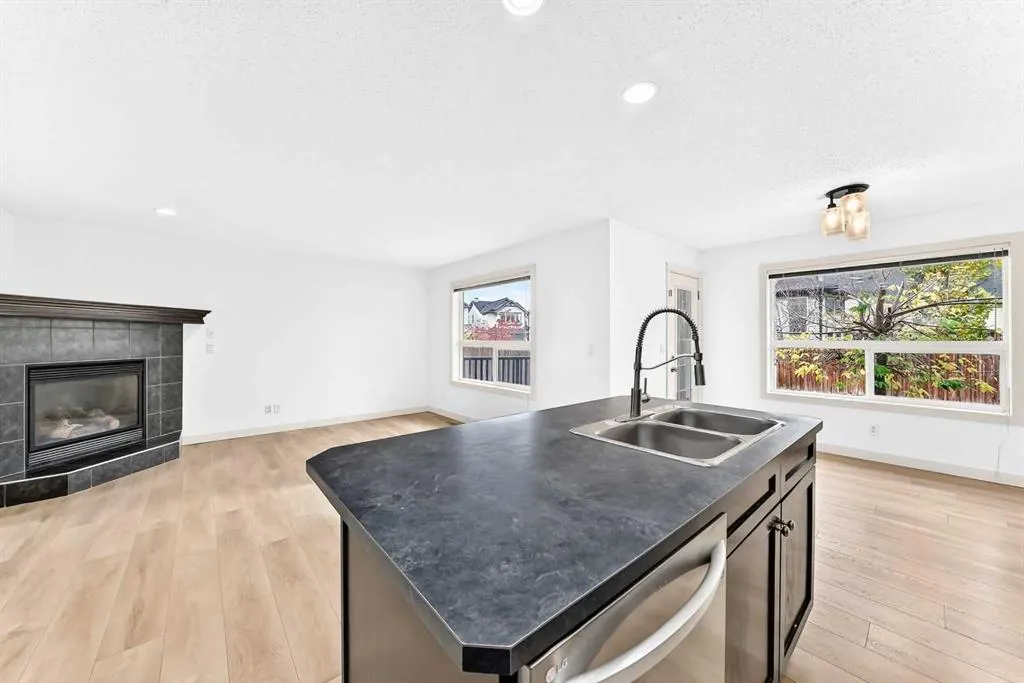 210 Brightonstone Green SE