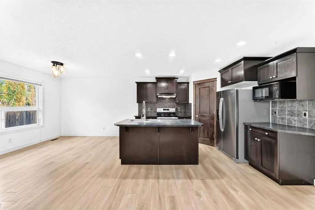 210 Brightonstone Green SE