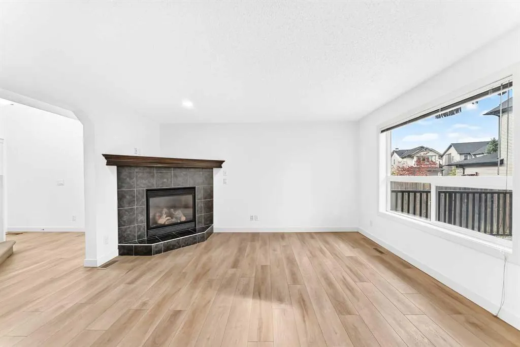 210 Brightonstone Green SE