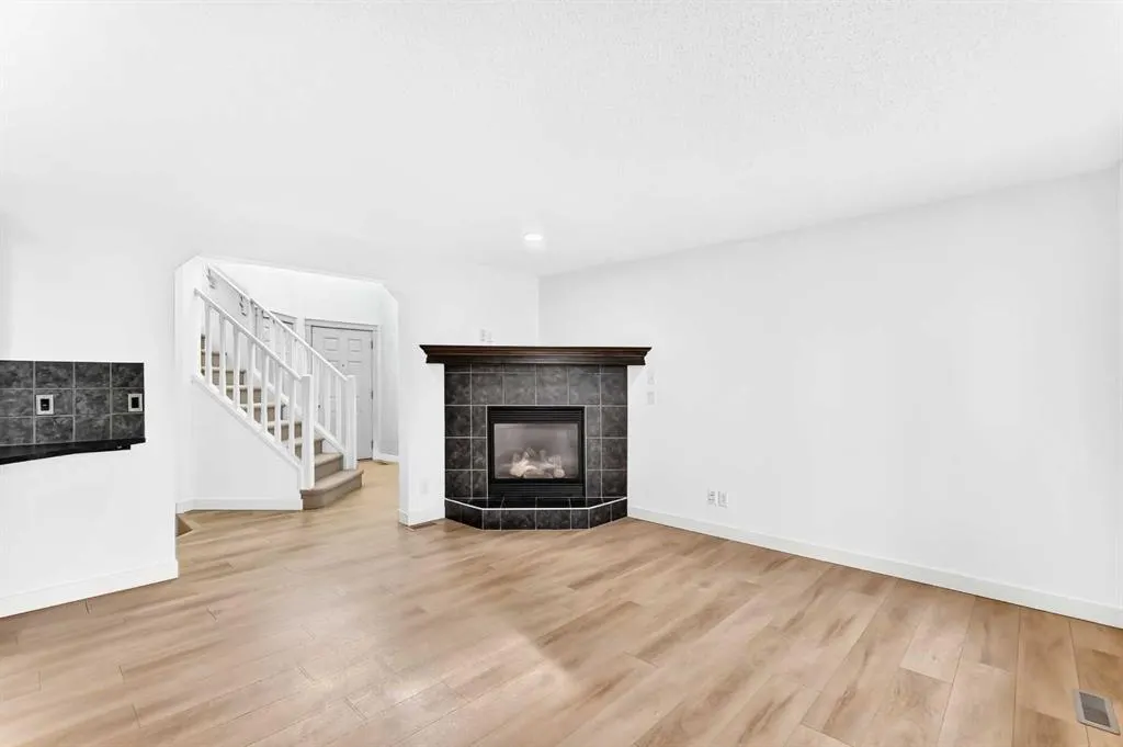 210 Brightonstone Green SE