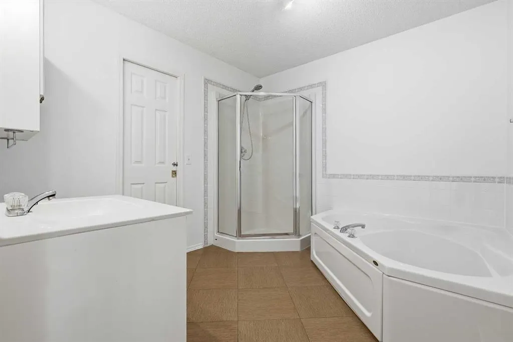 225 Killarney Glen Court SW