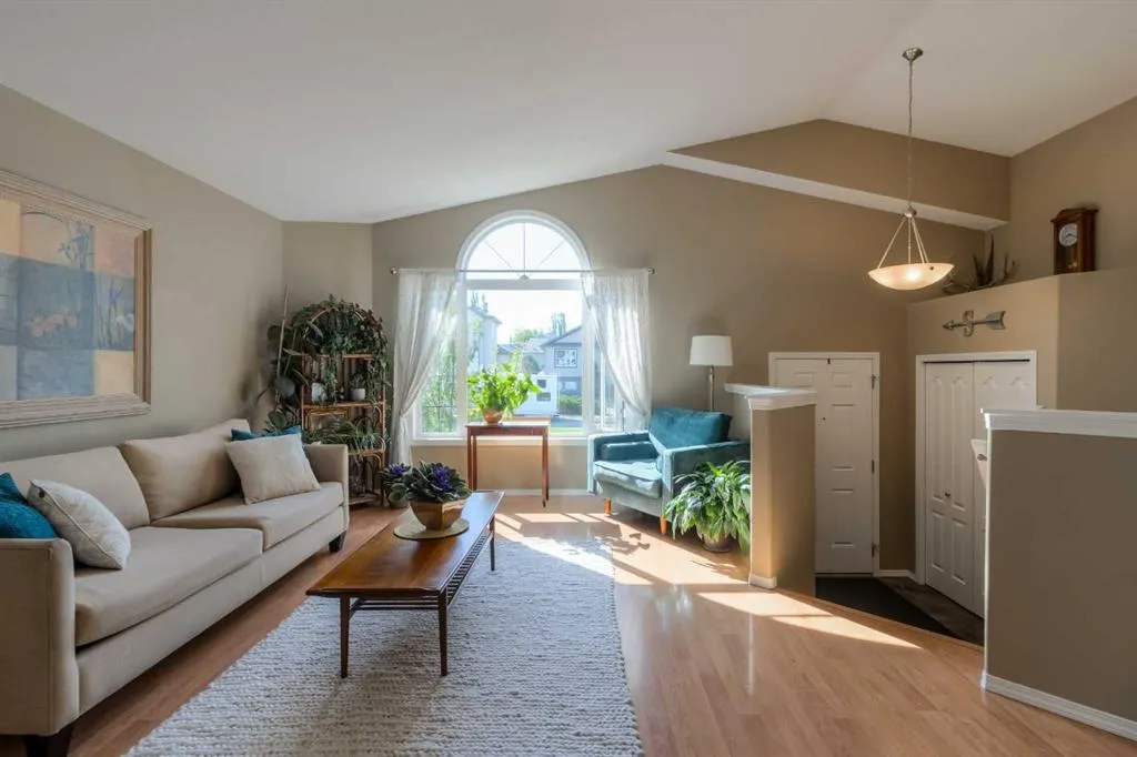 159 Grand River Boulevard W